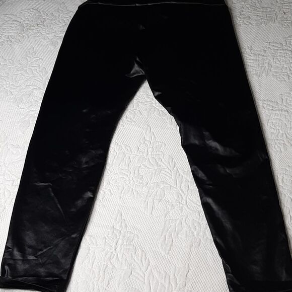 Shein Curve 0XL Black Pleather Capris - Picture 5 of 8